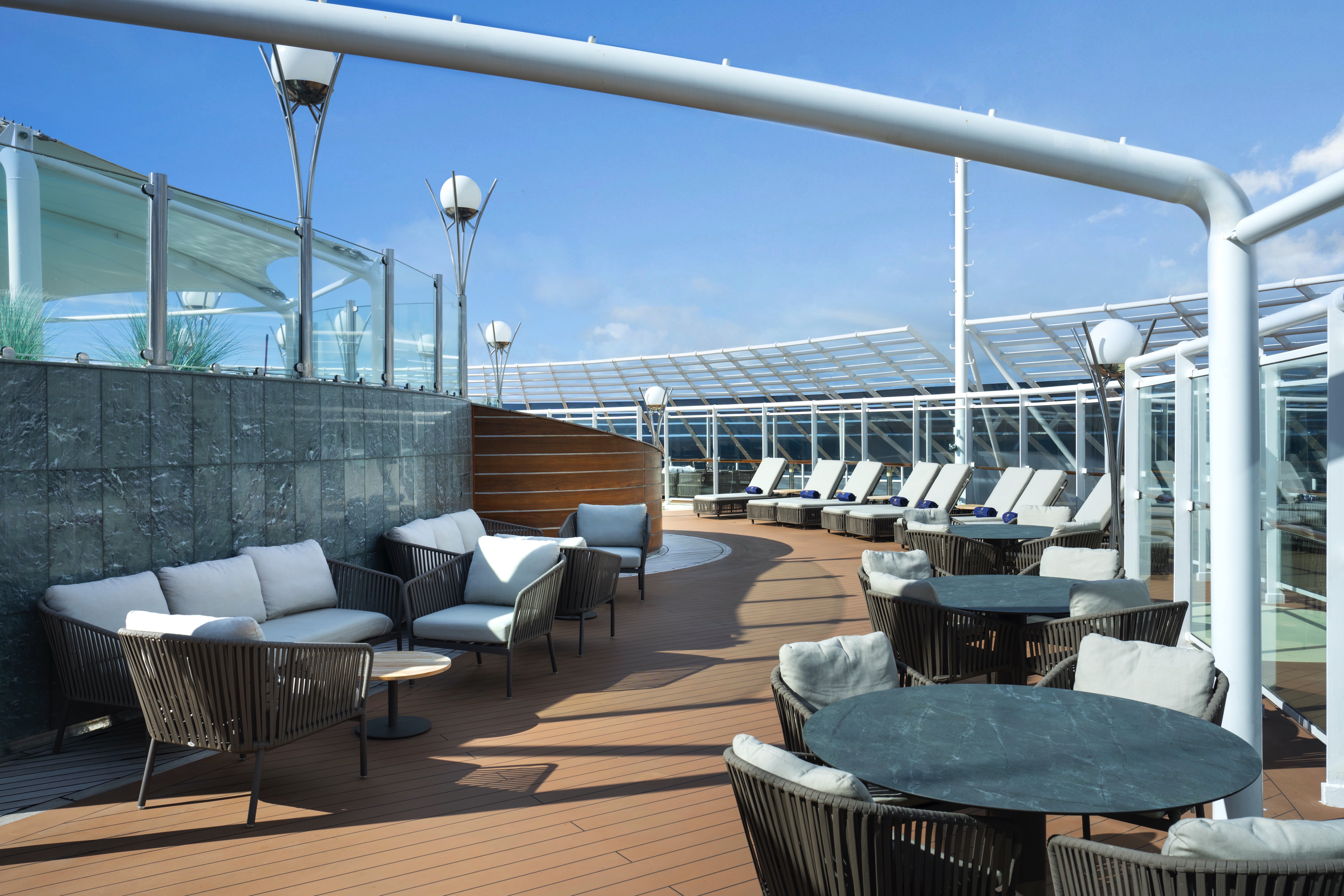 MSC Fantasia - The One Bar